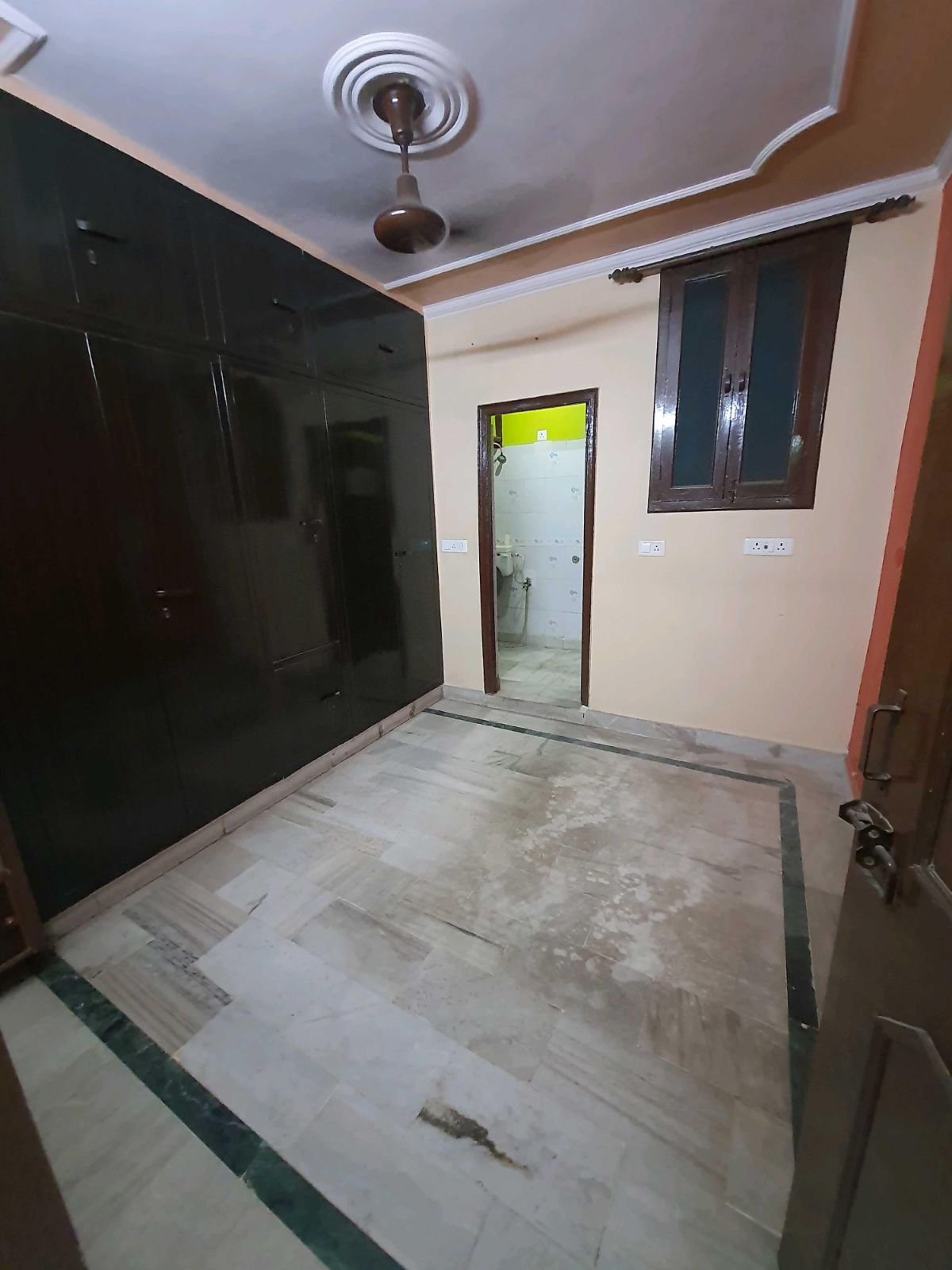 2 BHK FLAT IN LAXMI NAGAR - Laxmi Nagar, Delhi - photo 5